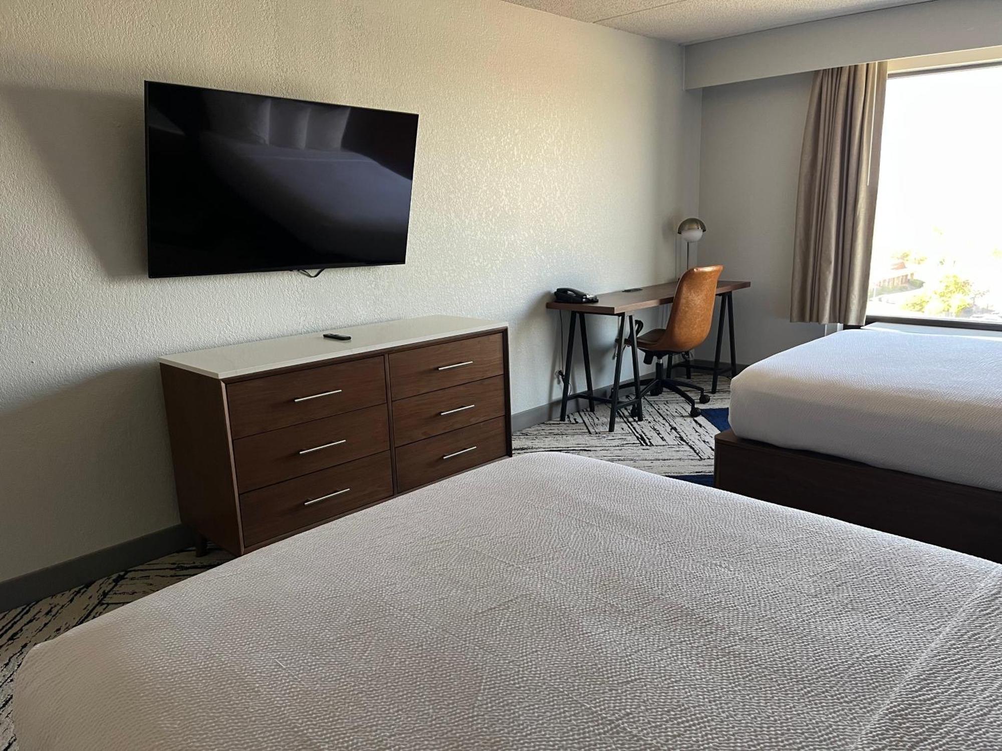 Best Western Plus Hotel&Suites Airport South Forest Park Extérieur photo