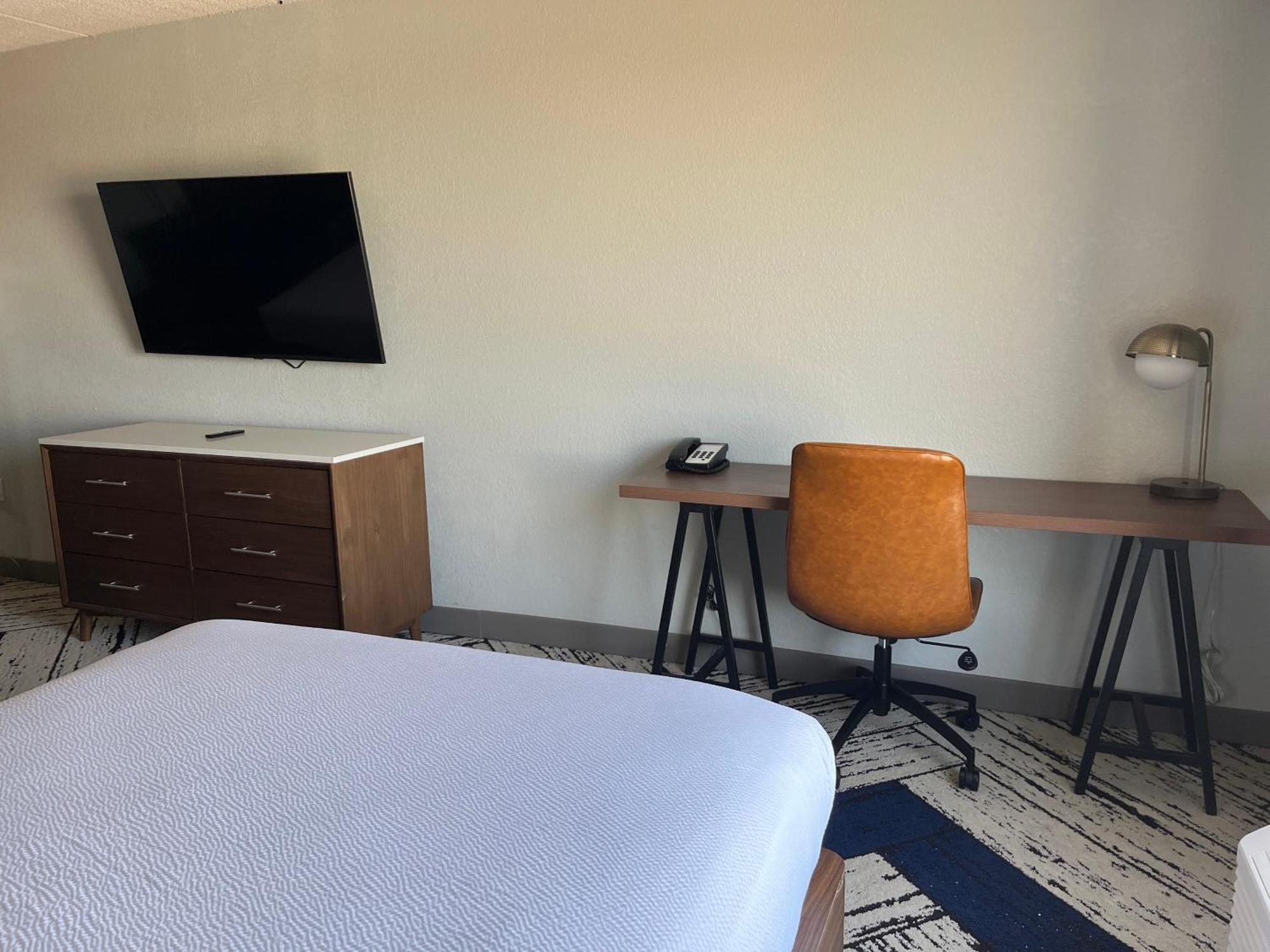 Best Western Plus Hotel&Suites Airport South Forest Park Extérieur photo