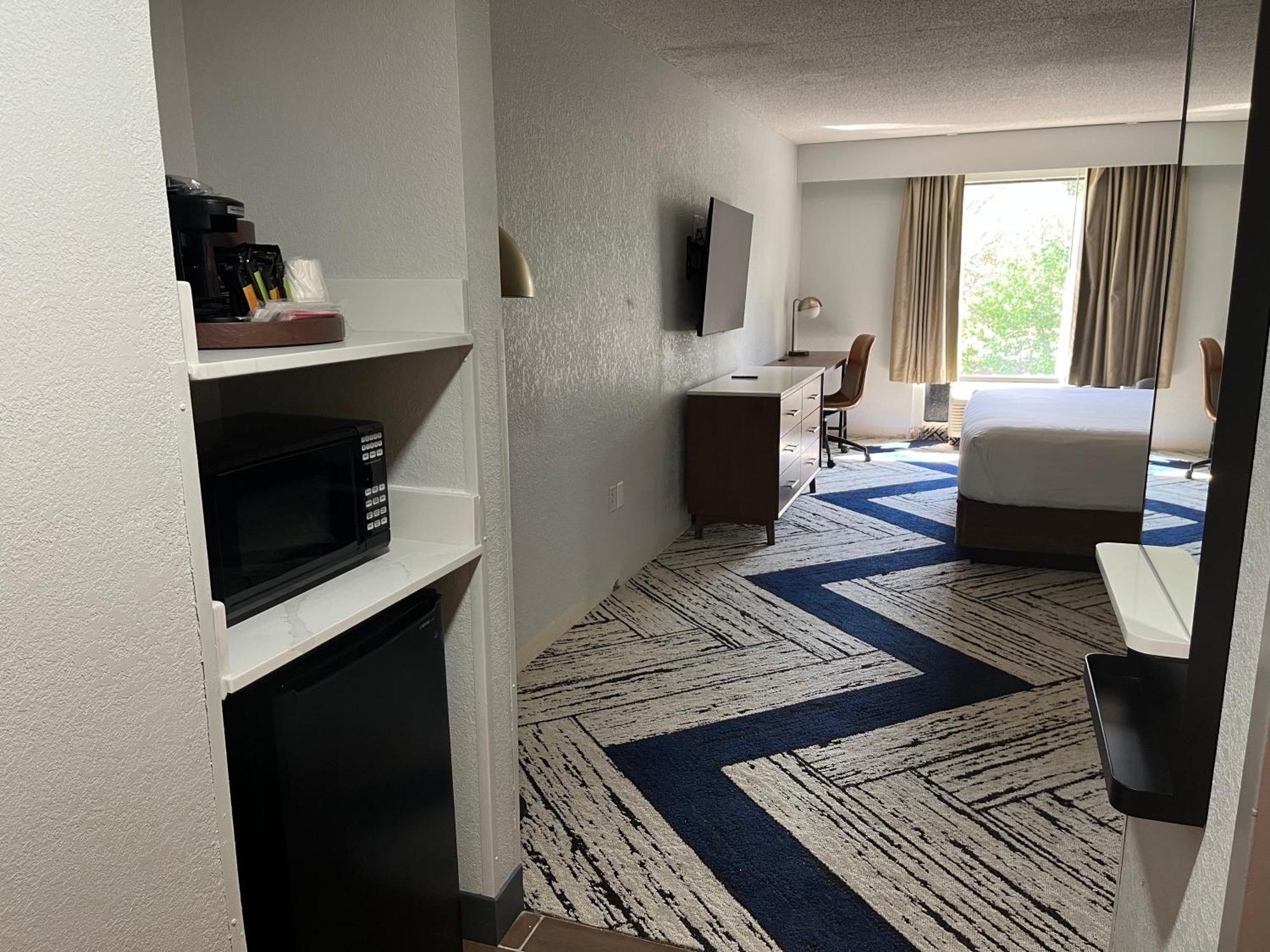 Best Western Plus Hotel&Suites Airport South Forest Park Extérieur photo