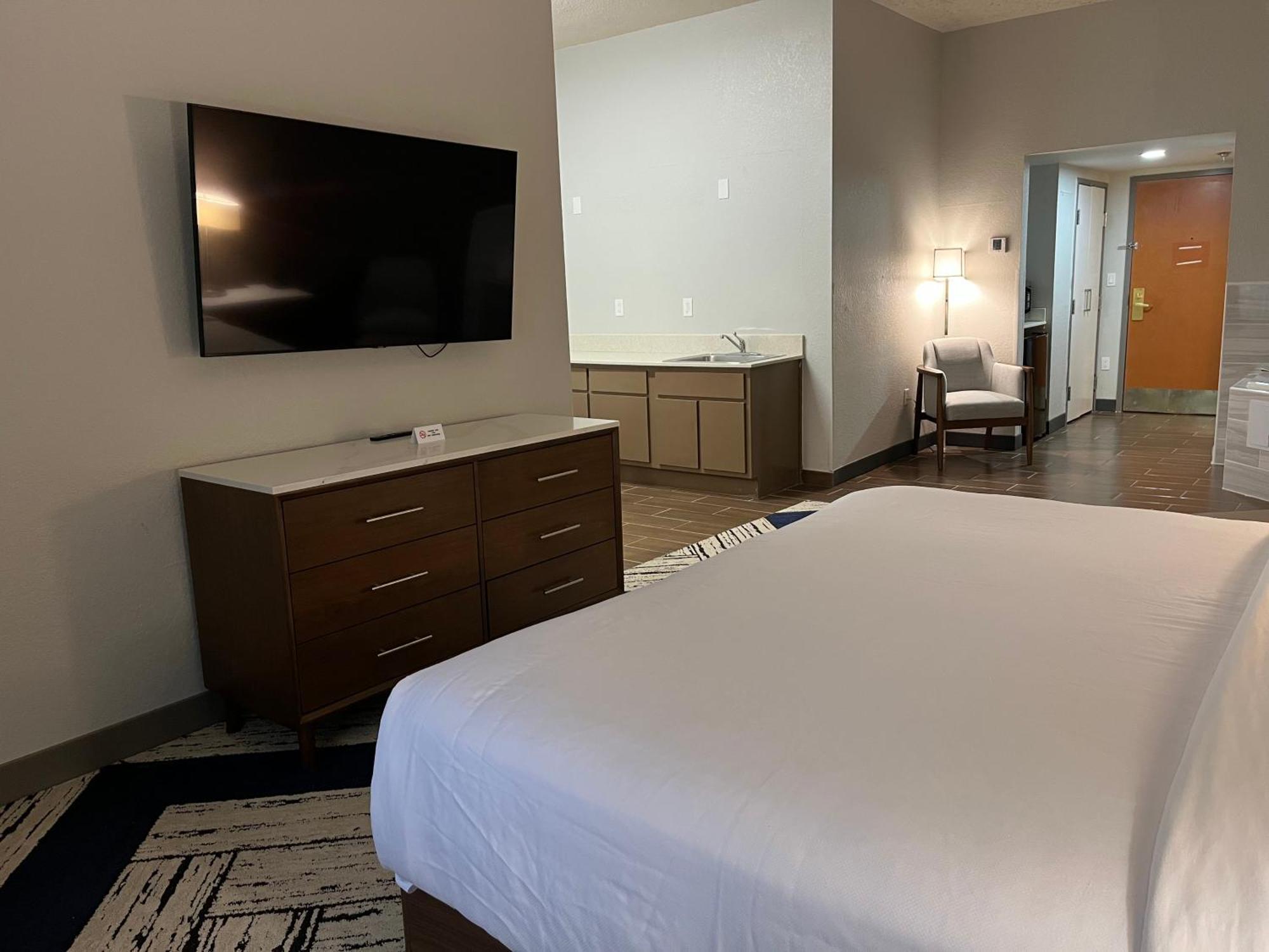 Best Western Plus Hotel&Suites Airport South Forest Park Extérieur photo