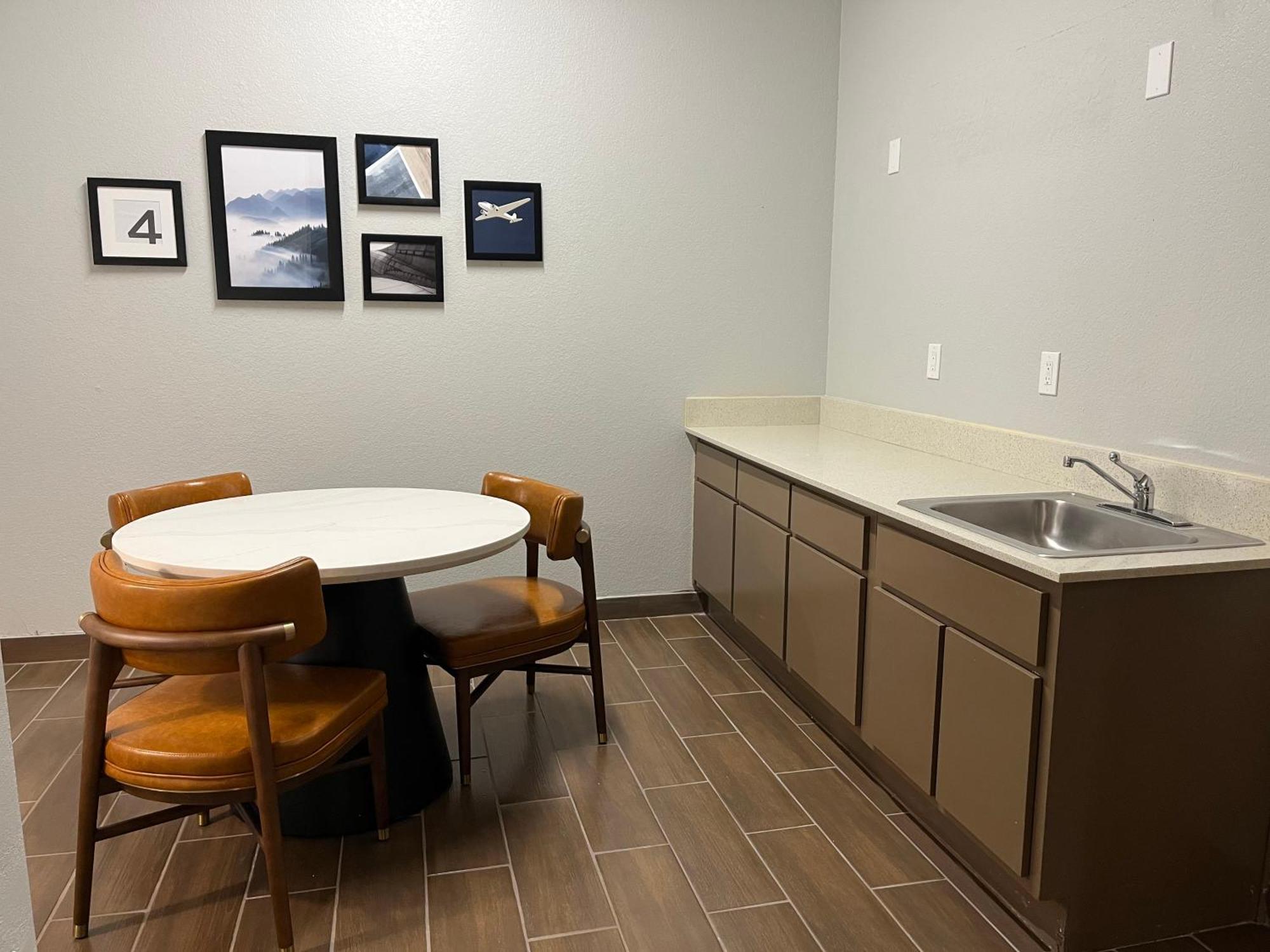Best Western Plus Hotel&Suites Airport South Forest Park Extérieur photo