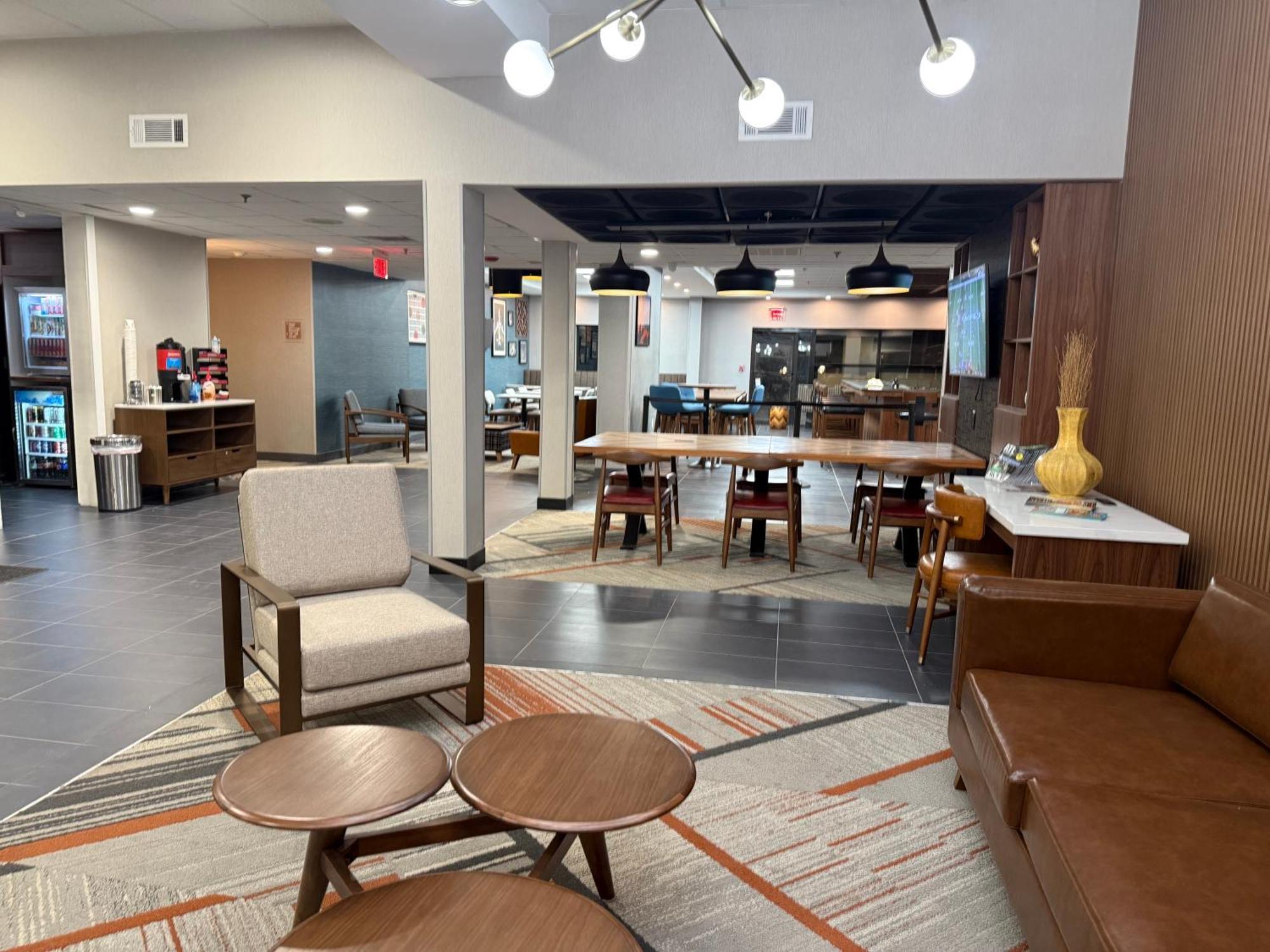 Best Western Plus Hotel&Suites Airport South Forest Park Extérieur photo